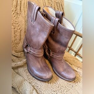 Frye boots Engineer/Biker style in vintage style brown leather. Size 8 1/2.